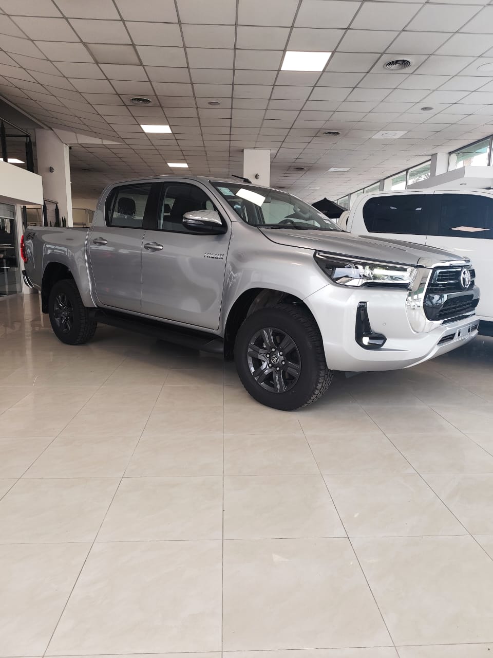 Toyota - HILUX  - SRV A/T 4X4 - 2025